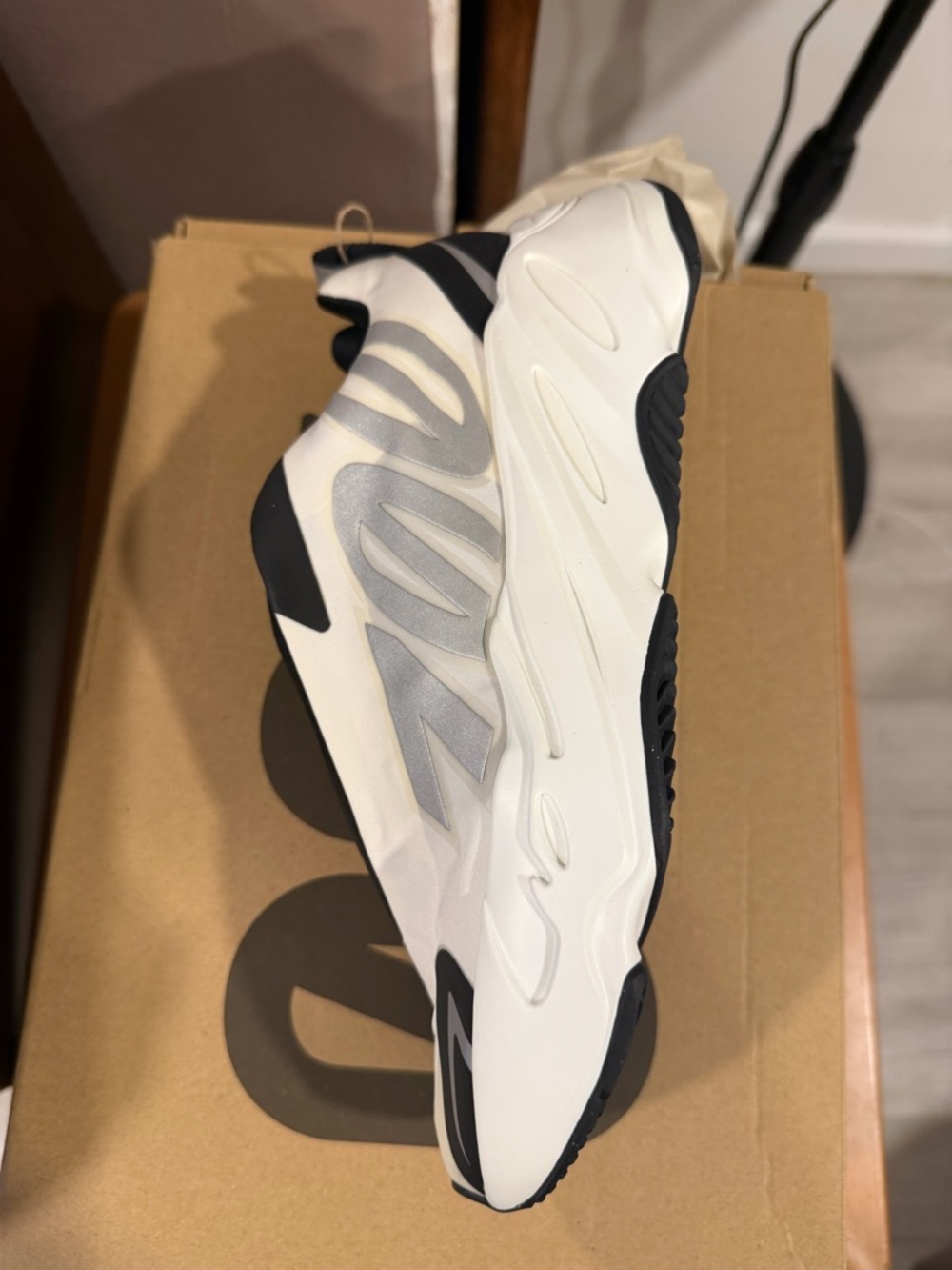 Men's White and Black Adidas YEEZY boost 700 MNVN - Picture 3 of 8